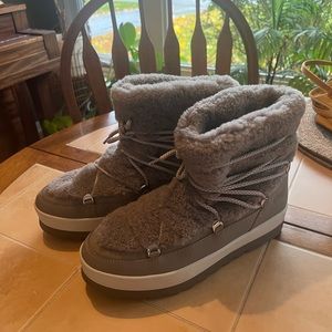 Cougar winter Sherpa boots, size 10 grey